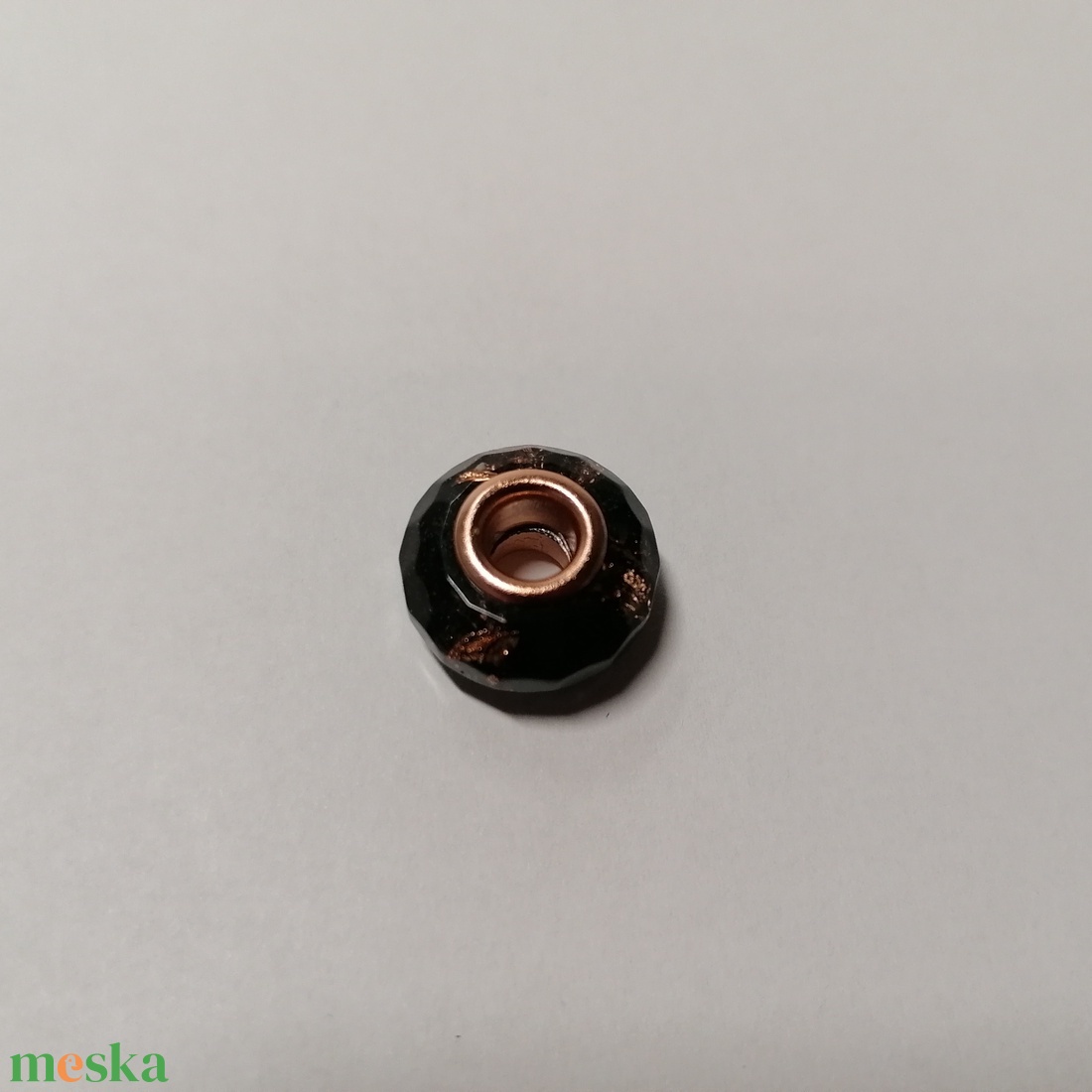 Pandora stílusú fazettált charm fekete rosé gold fóliával rosé arany színű gyöngy belsővel - ékszer - karkötő - charm karkötő - Meska.hu Pandora stílusú fazettált charm fekete rosé gold fóliával rosé arany színű gyöngy belsővel - ékszer - karkötő - charm karkötő - Meska.hu