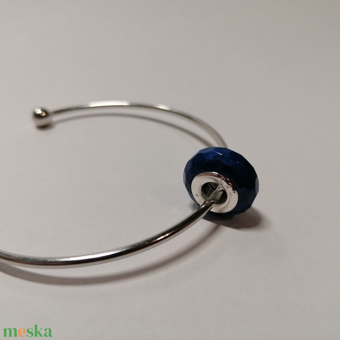 Pandora stílusú fazettált charm fsötétkék selyem csillámmal - ékszer - karkötő - charm karkötő - Meska.hu Pandora stílusú fazettált charm fsötétkék selyem csillámmal - ékszer - karkötő - charm karkötő - Meska.hu