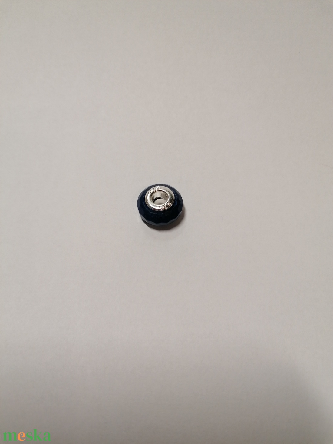 Pandora stílusú fazettált charm fsötétkék selyem csillámmal - ékszer - karkötő - charm karkötő - Meska.hu Pandora stílusú fazettált charm fsötétkék selyem csillámmal - ékszer - karkötő - charm karkötő - Meska.hu