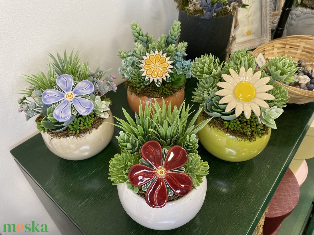 Kerámia virágos díszek - otthon & életmód - dekoráció - dísztárgy - Meska.hu