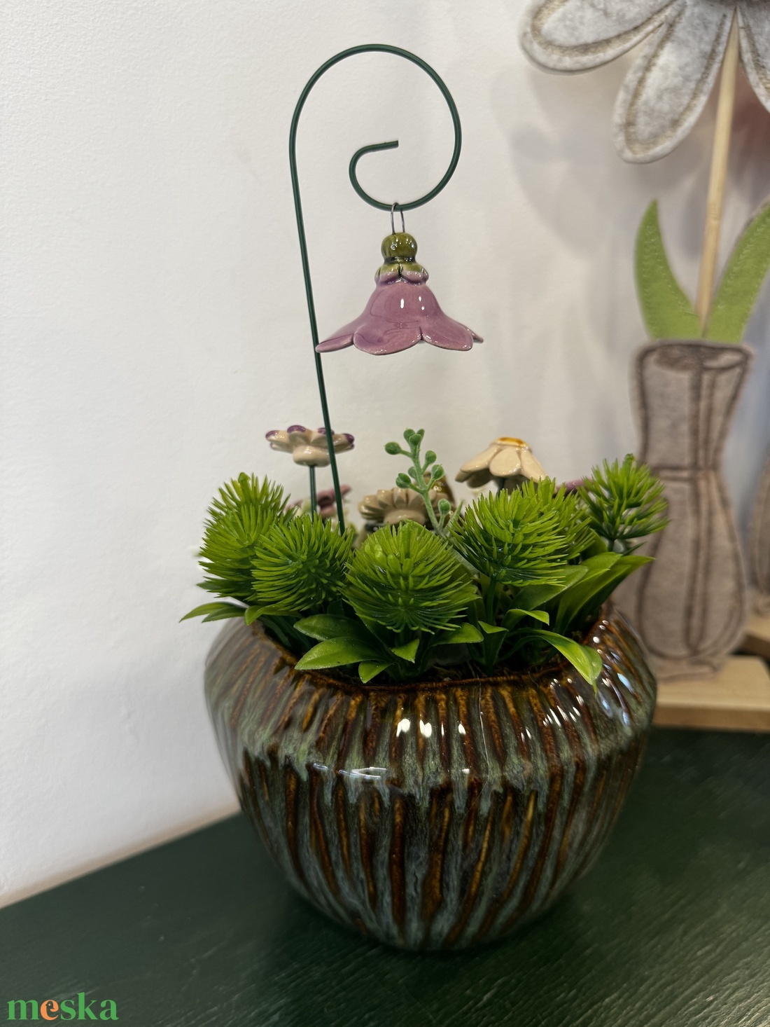 Kerámia virágos asztaldísz békával � egyedi, kézzel készült dekoráció - otthon & életmód - dekoráció - asztal és polc dekoráció - asztaldísz - Meska.hu