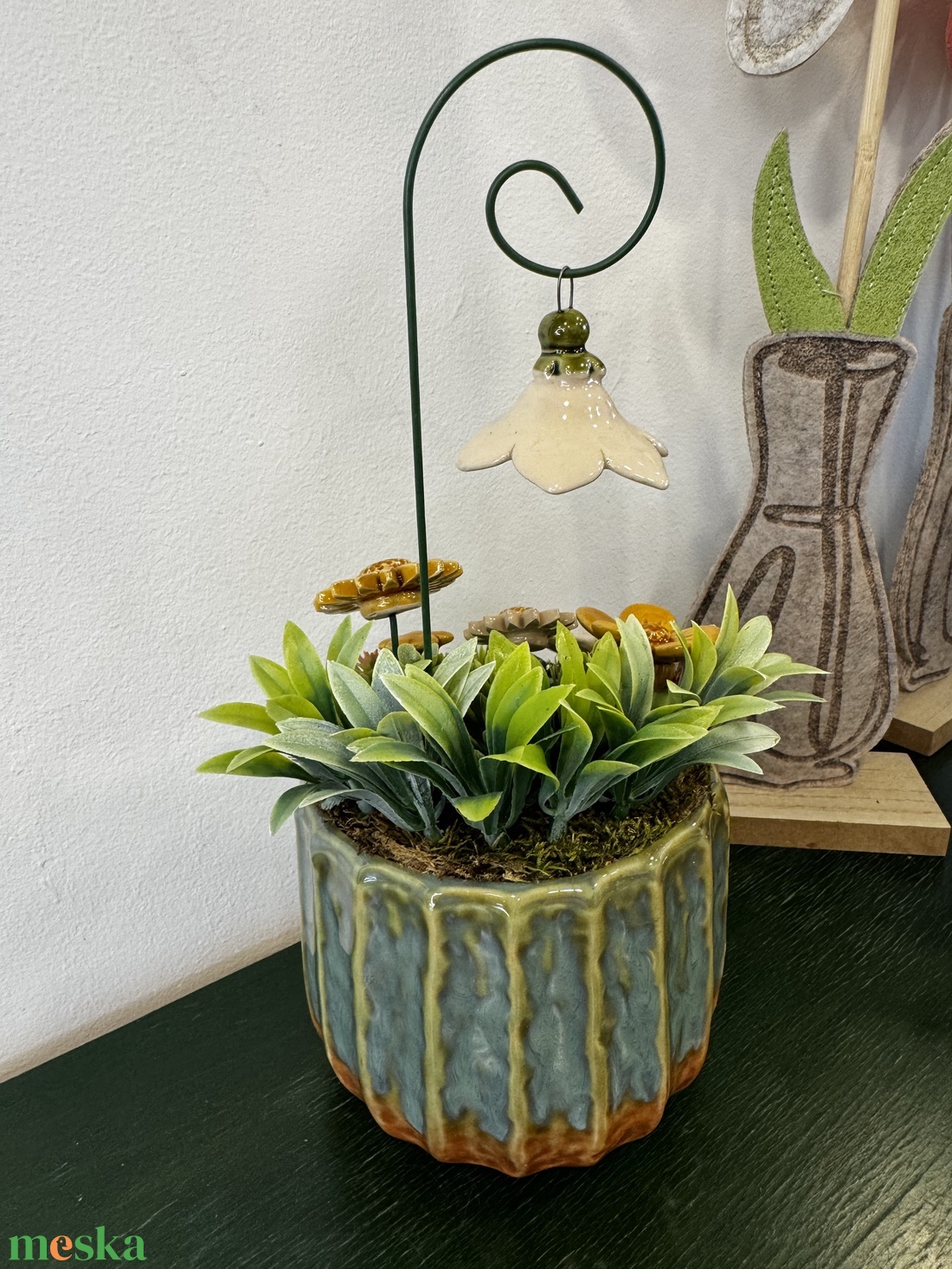 Kerámia virágos asztaldísz csigával � kék árnyalatú, egyedi kézműves dekoráció - otthon & életmód - dekoráció - asztal és polc dekoráció - asztaldísz - Meska.hu