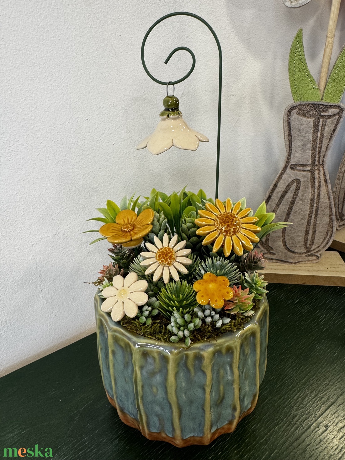 Kerámia virágos asztaldísz � sárga-barackos árnyalatú, egyedi kézműves dekoráció - otthon & életmód - dekoráció - asztal és polc dekoráció - asztaldísz - Meska.hu