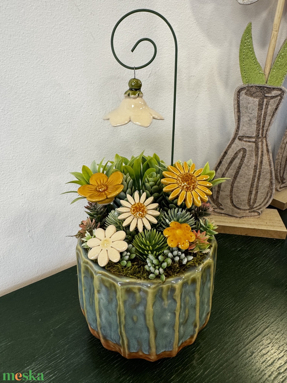 Kerámia virágos asztaldísz � sárga-barackos árnyalatú, egyedi kézműves dekoráció - otthon & életmód - dekoráció - asztal és polc dekoráció - asztaldísz - Meska.hu