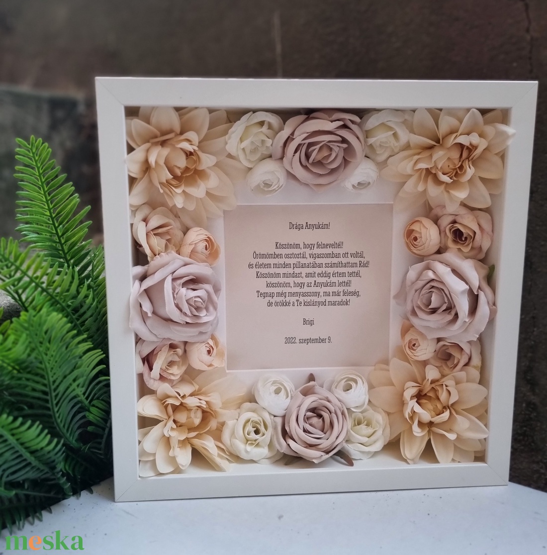 Szülőköszöntő ajándék képkeret barack bézs virágokkal egyedi idézettel esküvőre - esküvő - emlék & ajándék - szülőköszöntő ajándék - Meska.hu