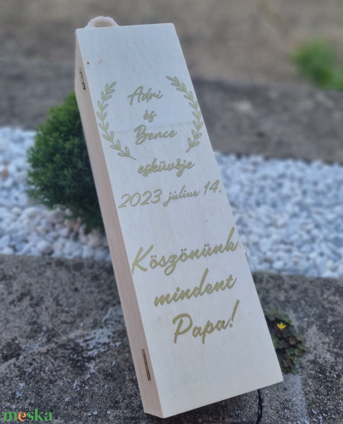 Egyedi natúr bortartó fadoboz indával, szülőköszöntő apáknak, papáknak - esküvő - emlék & ajándék - szülőköszöntő ajándék - Meska.hu Egyedi natúr bortartó fadoboz indával, szülőköszöntő apáknak, papáknak - esküvő - emlék & ajándék - szülőköszöntő ajándék - Meska.hu