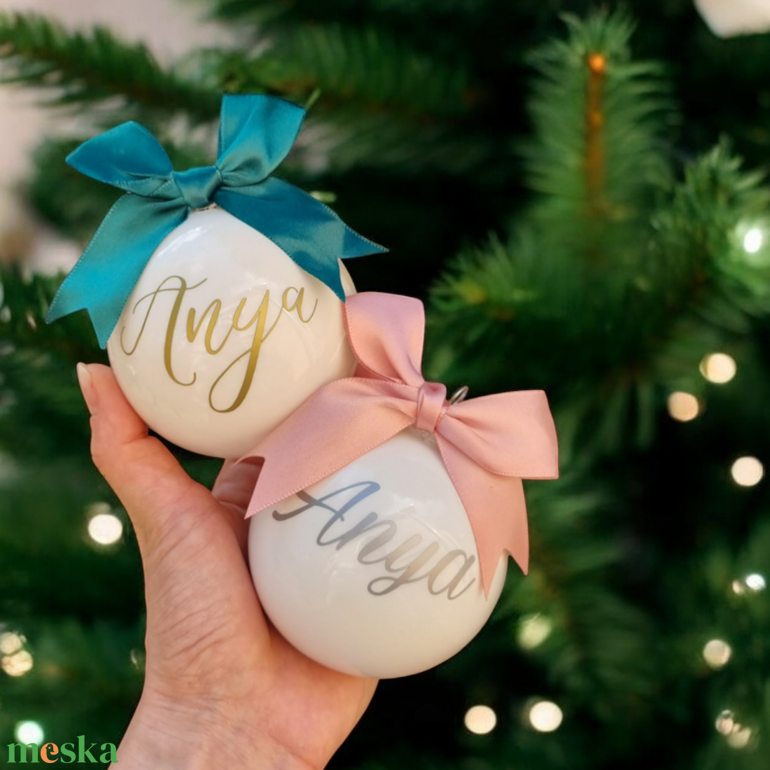 Fehér fényes üveggömb 8cm egyedi felirattal - karácsony - karácsonyi lakásdekoráció - karácsonyfadíszek - Meska.hu Fehér fényes üveggömb 8cm egyedi felirattal - karácsony - karácsonyi lakásdekoráció - karácsonyfadíszek - Meska.hu