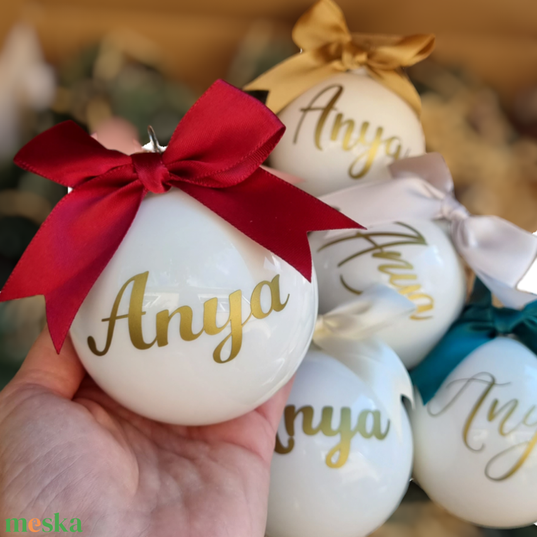 Fehér fényes üveggömb 8cm egyedi felirattal - karácsony - karácsonyi lakásdekoráció - karácsonyfadíszek - Meska.hu