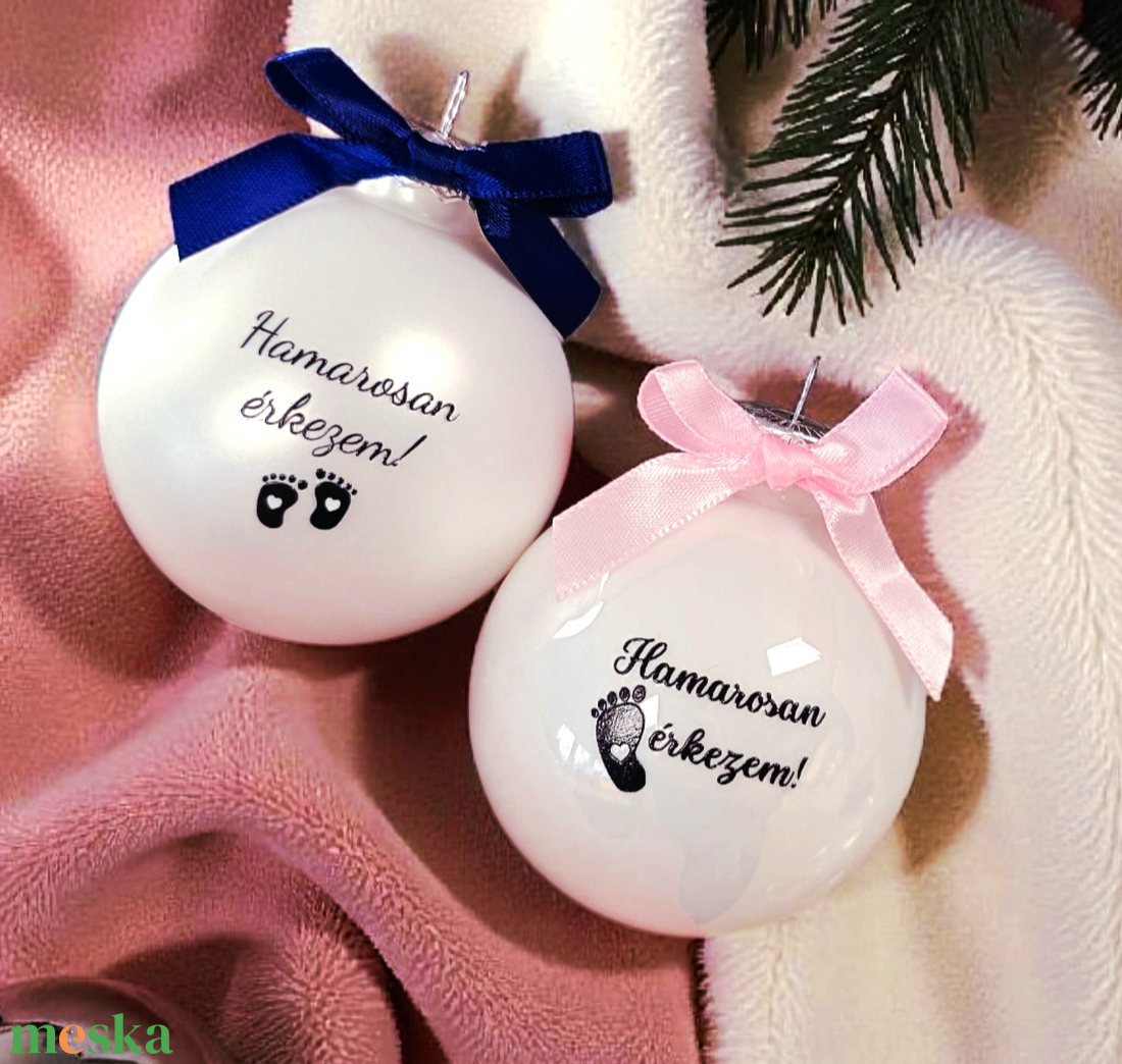 HAMAROSAN ÉRKEZEM ÜVEGGÖMB 7 cm (702gomb) - karácsony - karácsonyi lakásdekoráció - karácsonyfadíszek - Meska.hu