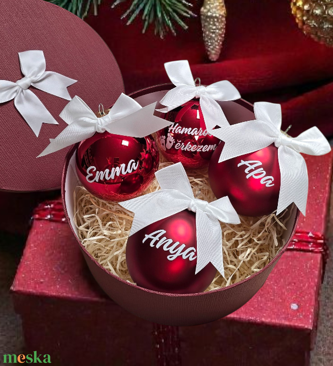 Piros üveggömb szett 4db 8cm egyedi felirattal, családi csomag, gömbbox (804gombbox) - karácsony - karácsonyi lakásdekoráció - karácsonyfadíszek - Meska.hu