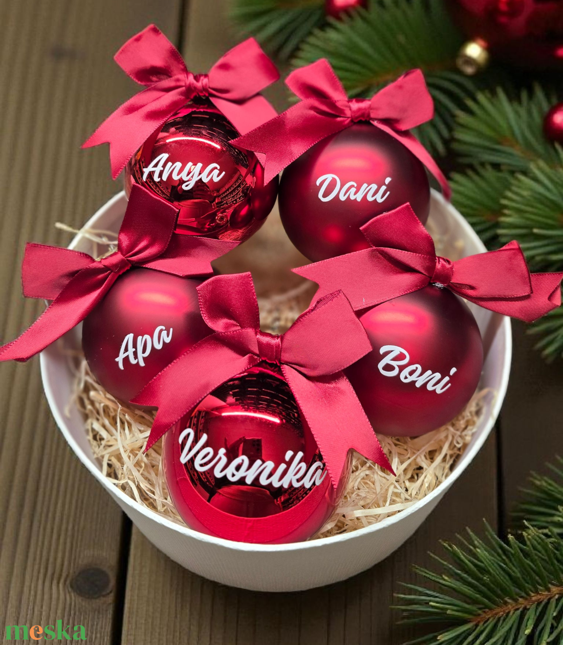 Piros üveggömb szett 4db 8cm egyedi felirattal, családi csomag, gömbbox (804gombbox) - karácsony - karácsonyi lakásdekoráció - karácsonyfadíszek - Meska.hu