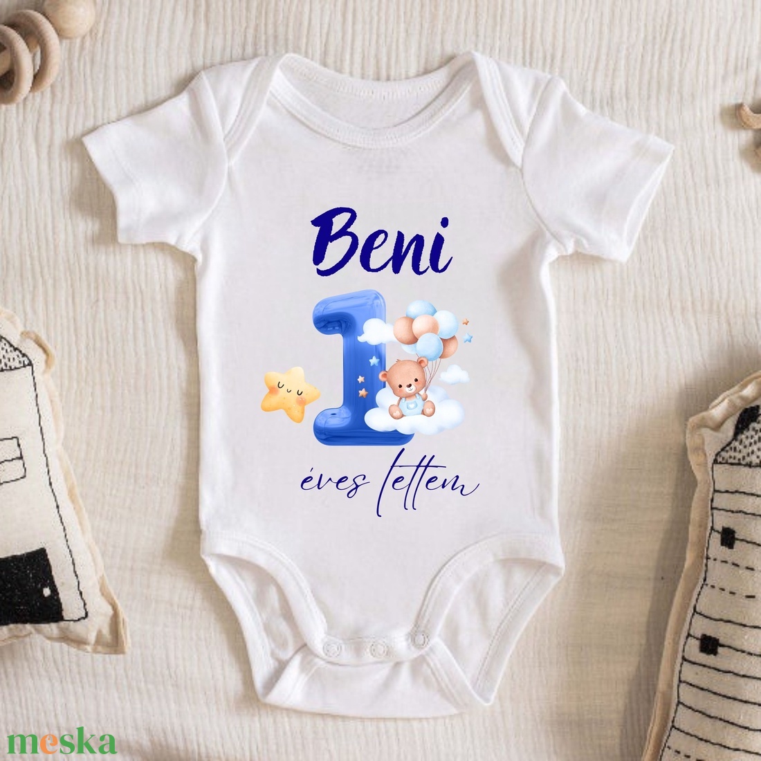 Első szülinap lufis maci body - játék & sport - baba & babaház - babaruha, babakellék - Meska.hu
