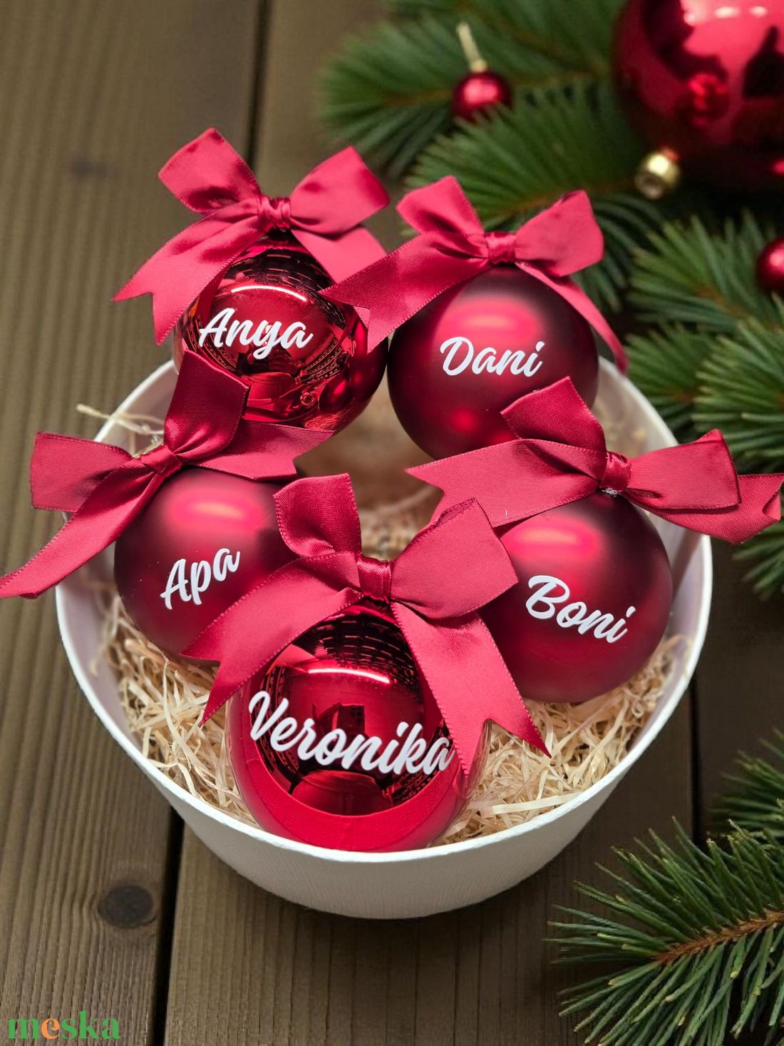 Piros 8cm üveggömb névvel feliratozva - karácsony - karácsonyi lakásdekoráció - karácsonyfadíszek - Meska.hu
