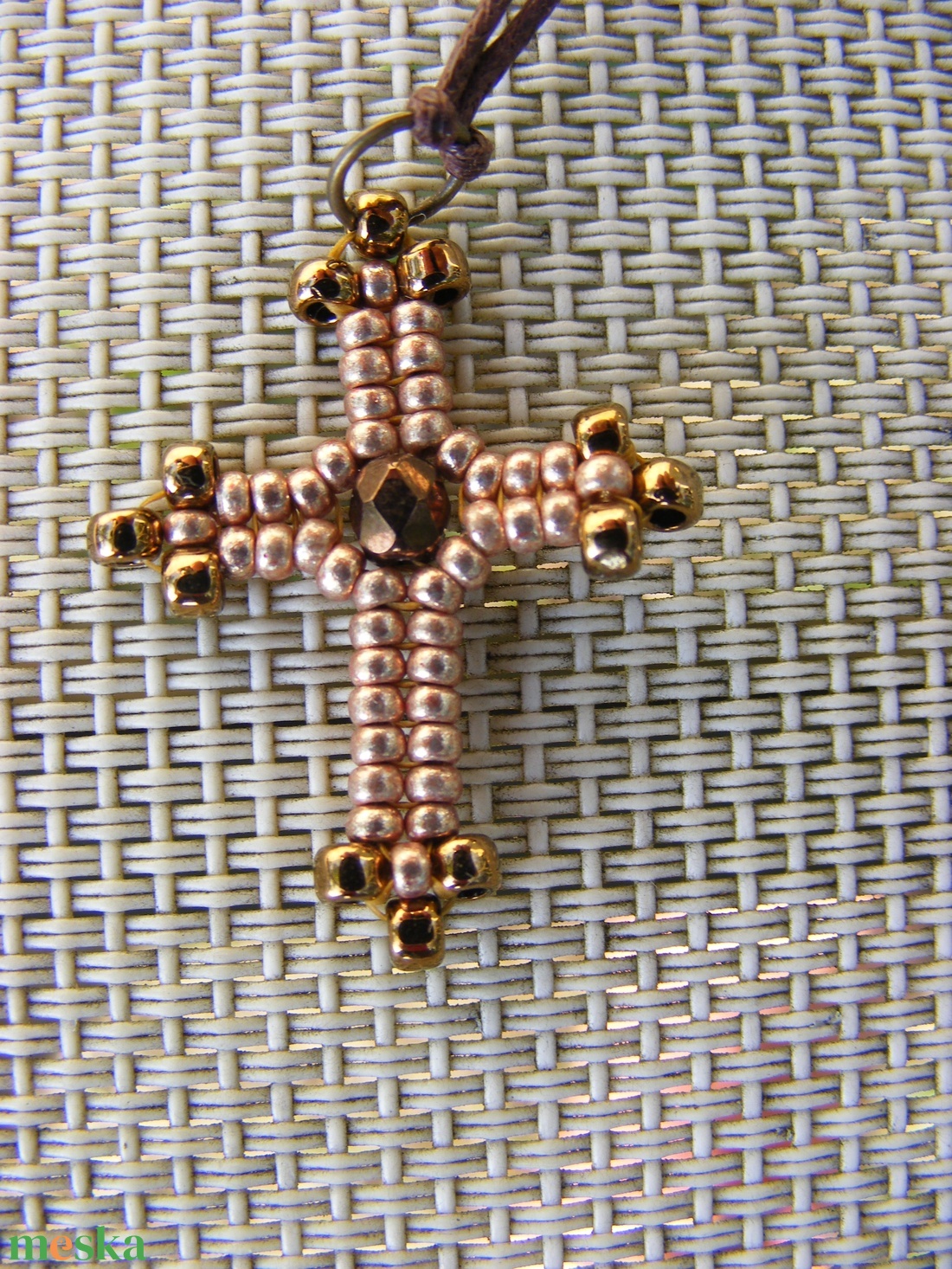 Kis gyöngy kereszt - pezsgő- bronz - ékszer - nyaklánc - medálos nyaklánc - Meska.hu