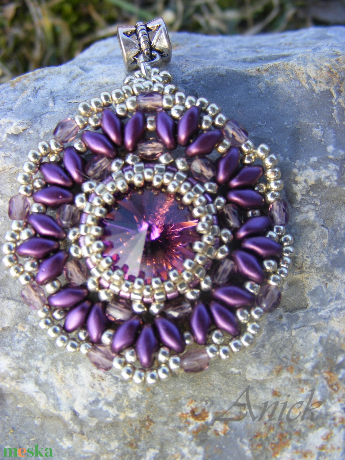 Orgonalila elegancia - lila- ezüst gyöngymedál - ékszer - nyaklánc - medálos nyaklánc - Meska.hu