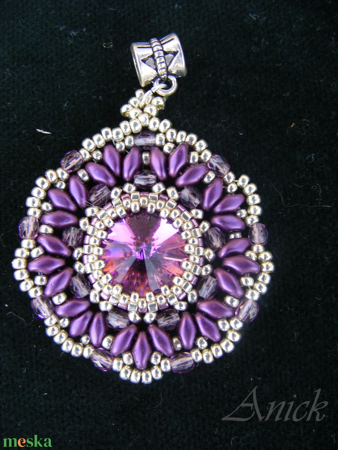 Orgonalila elegancia - lila- ezüst gyöngymedál - ékszer - nyaklánc - medálos nyaklánc - Meska.hu