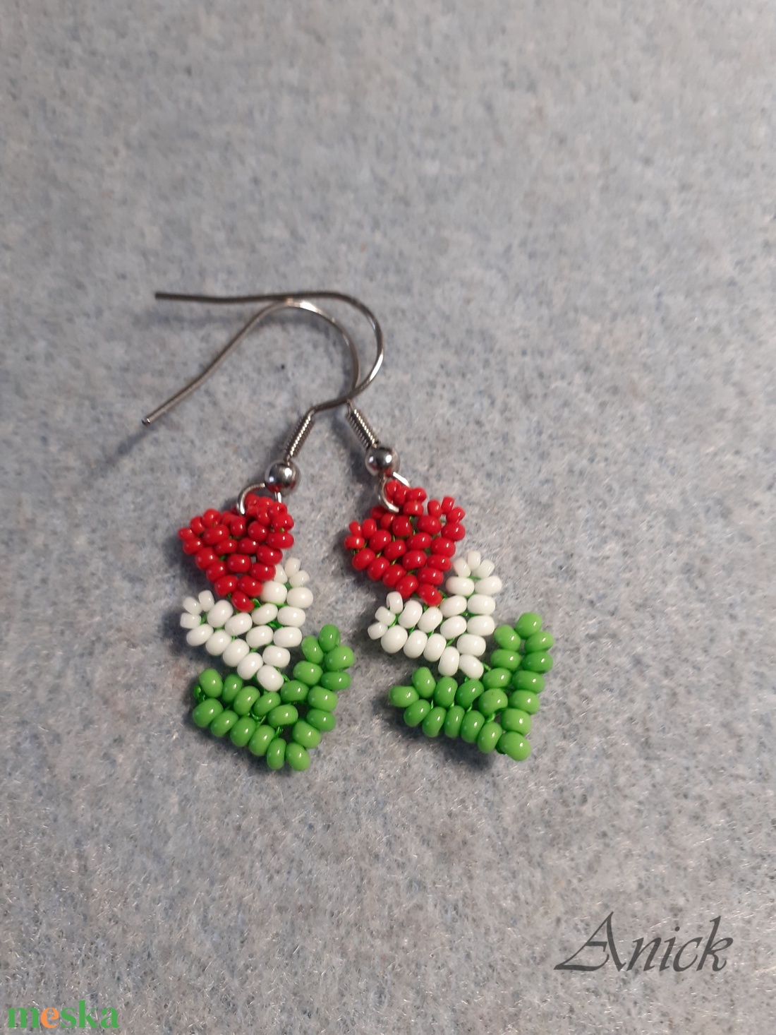 Trikolór szív füli - modern kokárda nemzeti ünnepekre - ékszer - fülbevaló - lógó fülbevaló - Meska.hu