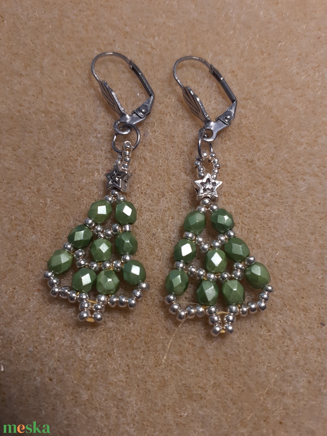 Karácsonyfa- gyöngyfülbevaló - ékszer - fülbevaló - lógó fülbevaló - Meska.hu