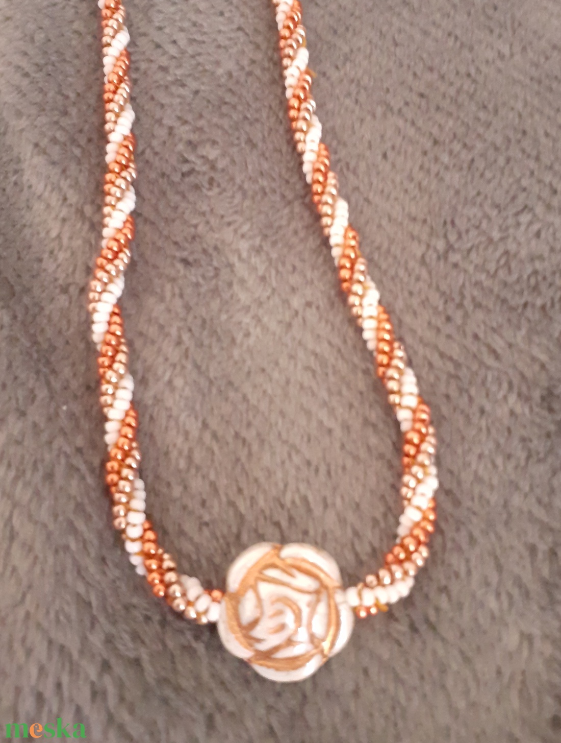 Pünkösdi rózsa - gyöngynyaklánc - ékszer - nyaklánc - gyöngyös nyaklánc - Meska.hu