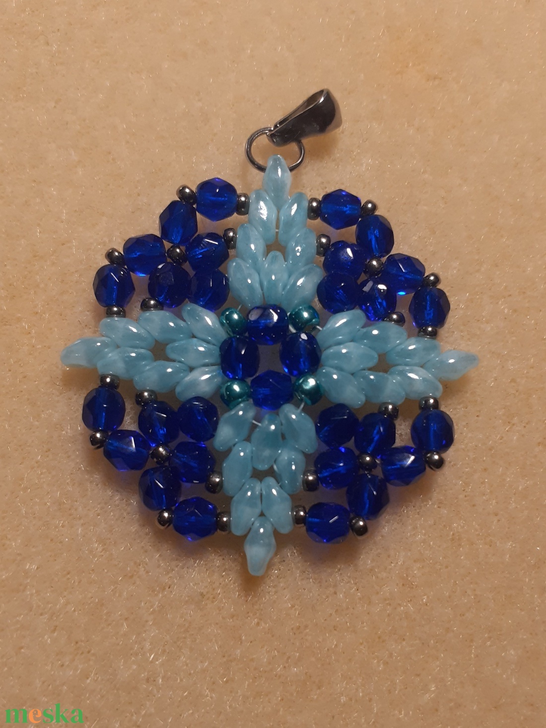 Kék csillag a sötét éjen - kék gyöngymedál - ékszer - nyaklánc - medál - Meska.hu