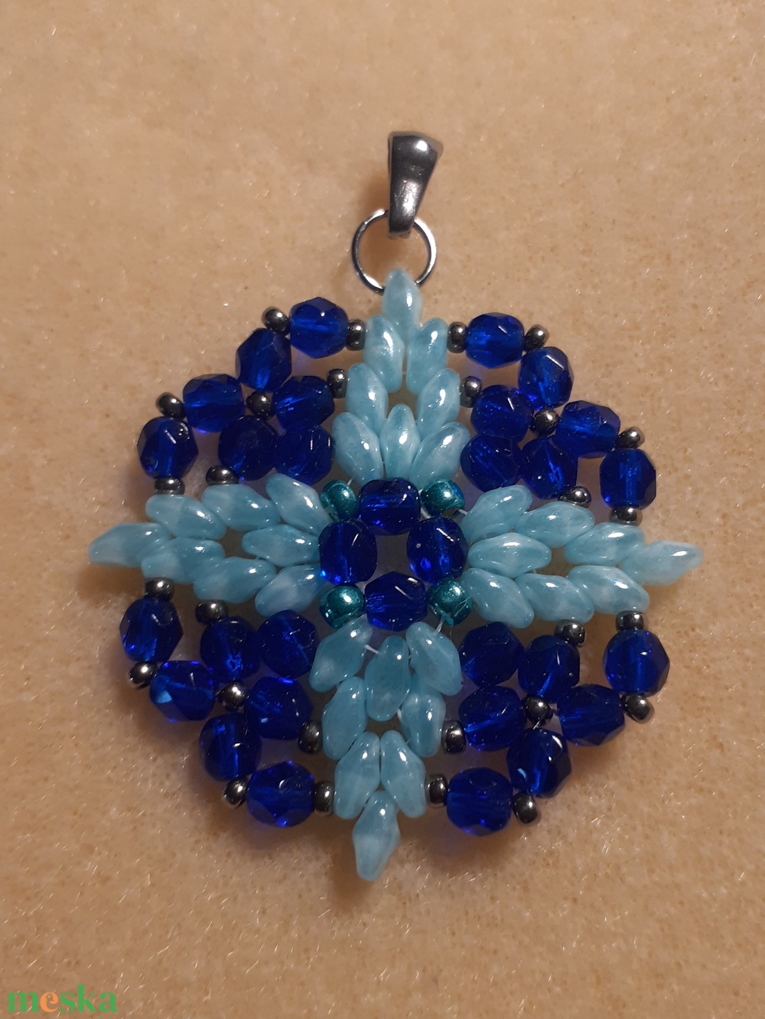 Kék csillag a sötét éjen - kék gyöngymedál - ékszer - nyaklánc - medál - Meska.hu