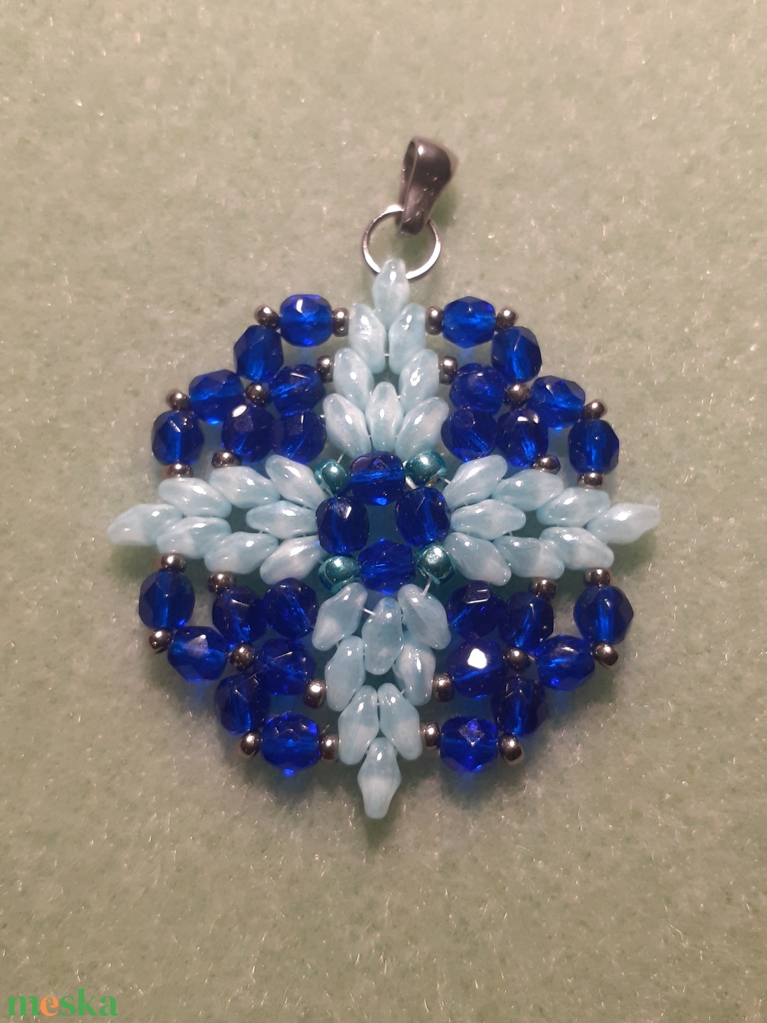 Kék csillag a sötét éjen - kék gyöngymedál - ékszer - nyaklánc - medál - Meska.hu