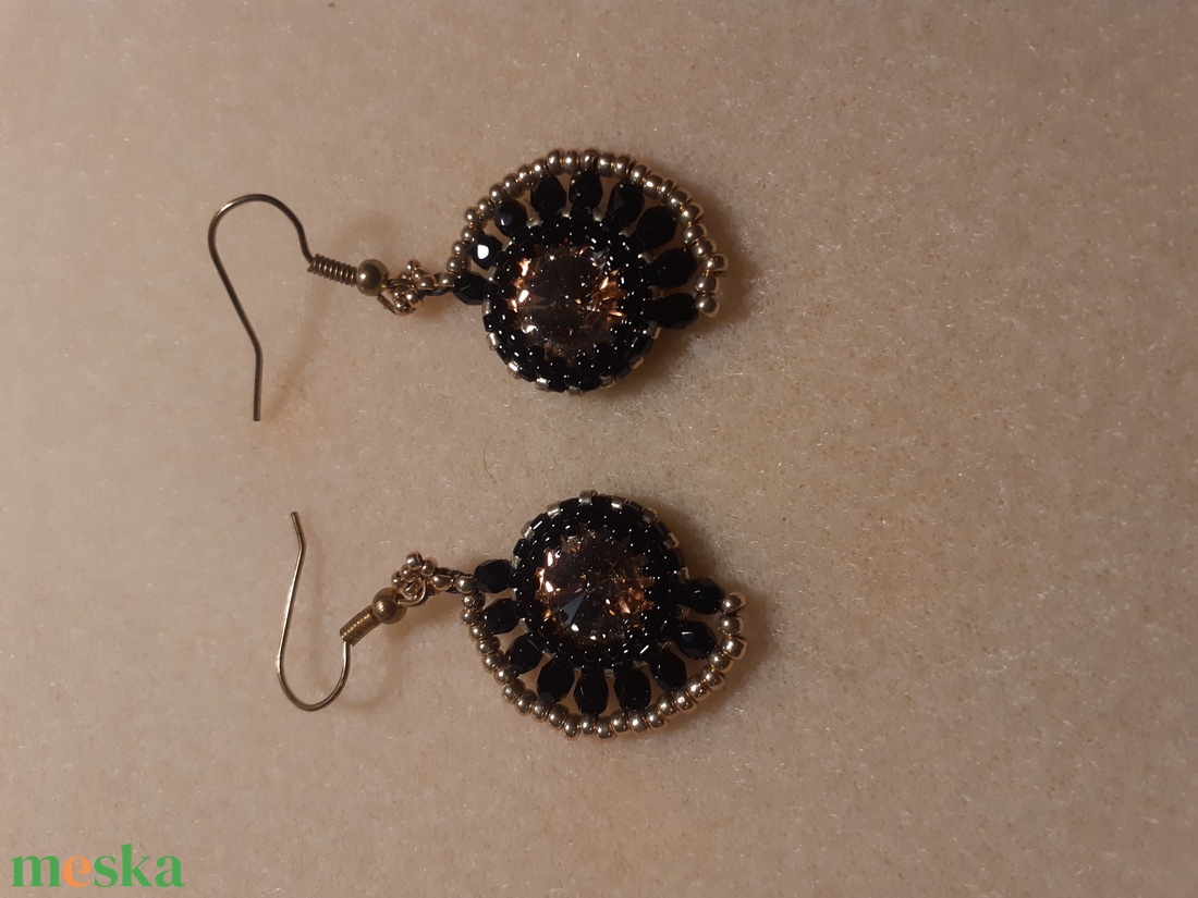 Aranyhold - Arany - fekete gyöngyfülbevaló - ékszer - fülbevaló - lógó fülbevaló - Meska.hu