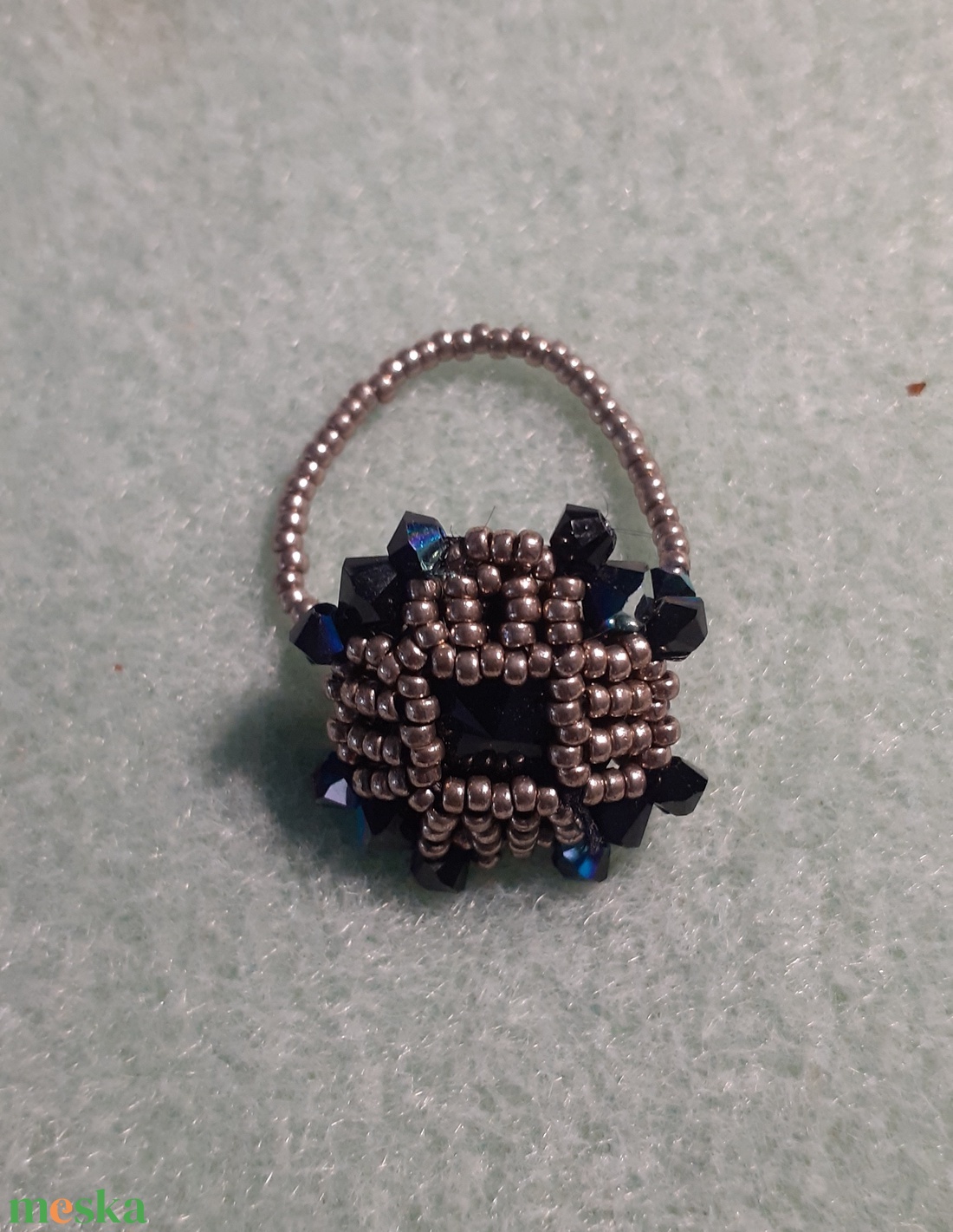 Sötét ragyogás - fekete - ezüst gyöngygyűrű - ékszer - gyűrű - gyöngyös gyűrű - Meska.hu