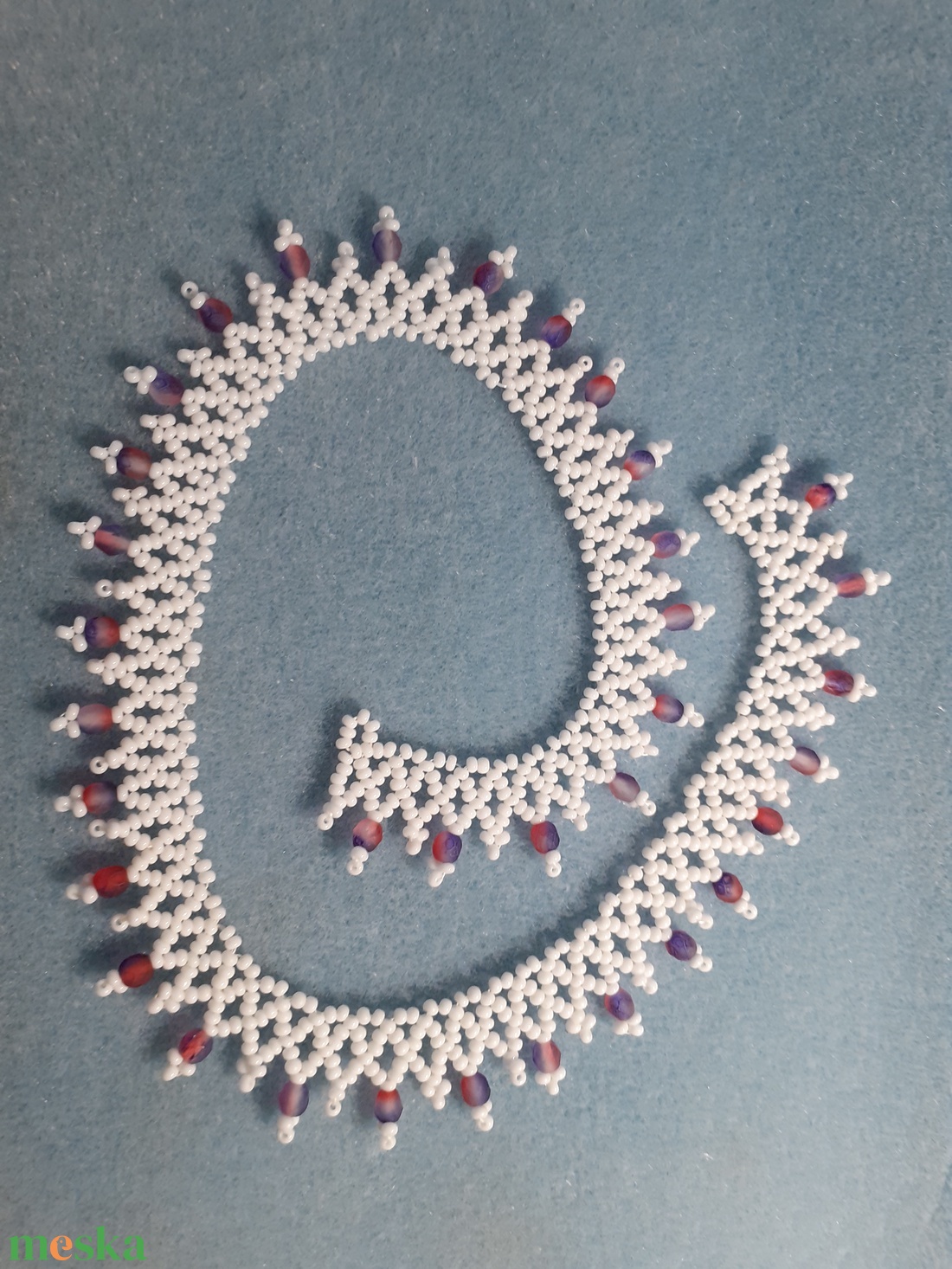 Csiperke fehér, lila színű népi gyöngy nyaklánc - ékszer - nyaklánc - gyöngyös nyaklánc - Meska.hu