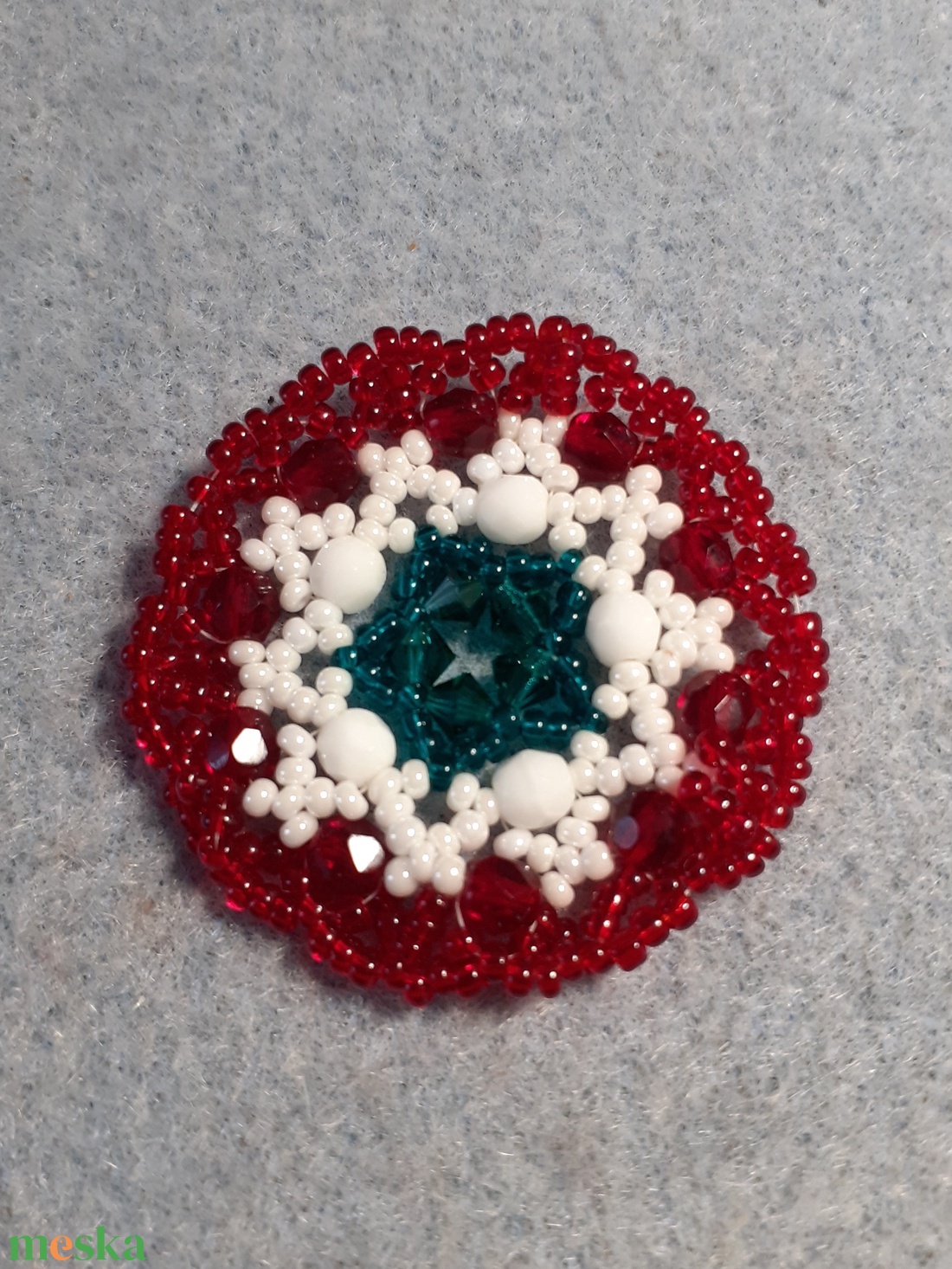 Gyöngykokárda - 2. - ékszer - kitűző és bross - Meska.hu