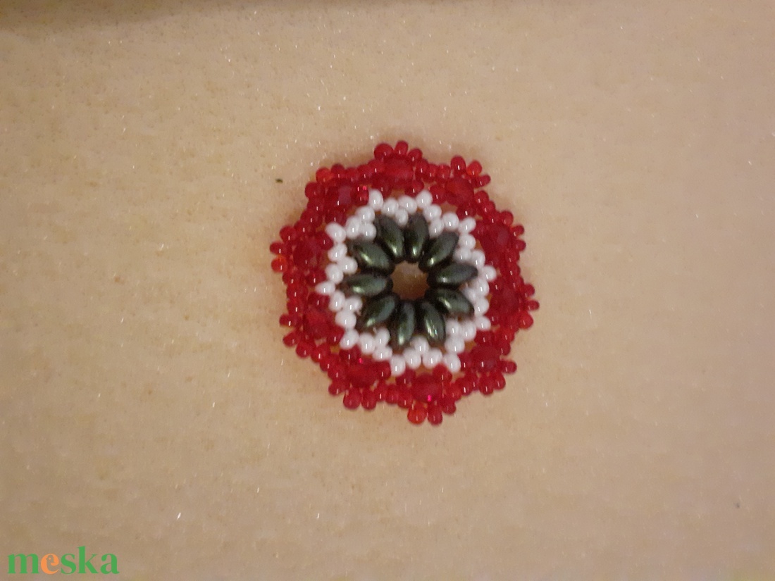 Gyöngykokárda - 3. - ékszer - kitűző és bross - Meska.hu