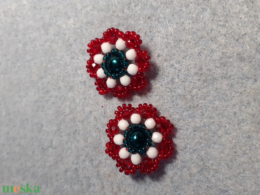 Gyöngykokárda - 4. - ékszer - kitűző és bross - Meska.hu