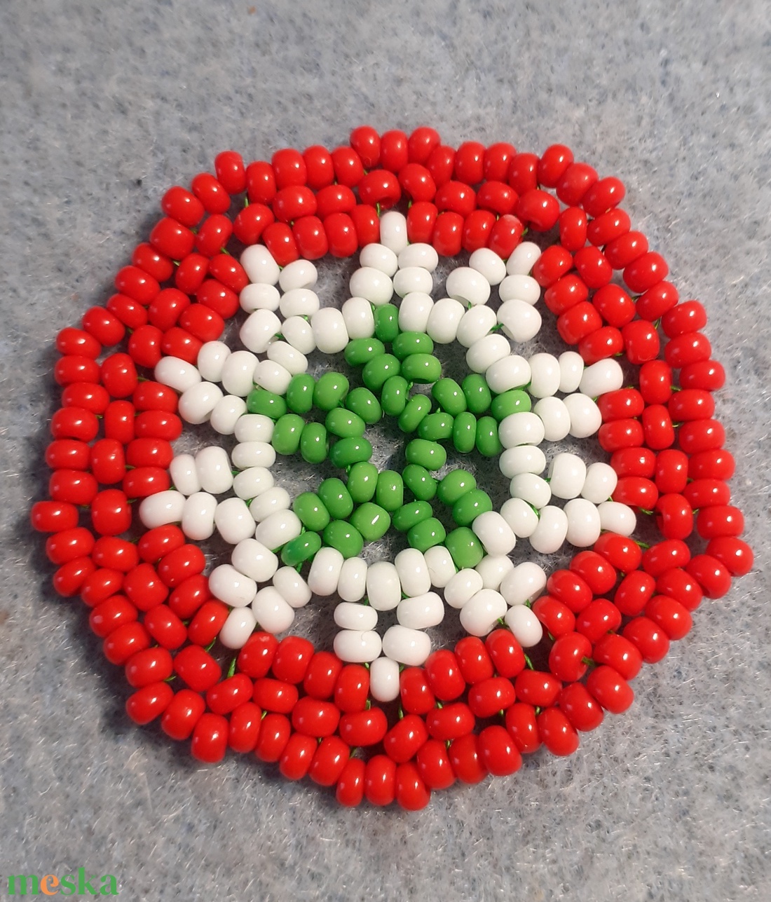 Gyöngykokárda - 6. - ékszer - kitűző és bross - Meska.hu