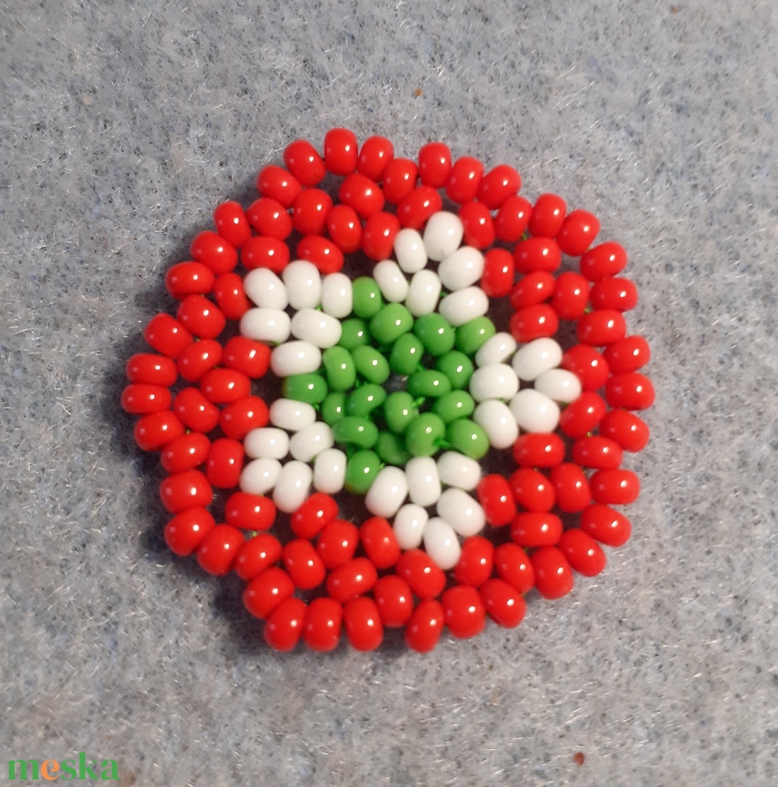 Gyöngykokárda - 5. - ékszer - kitűző és bross - Meska.hu