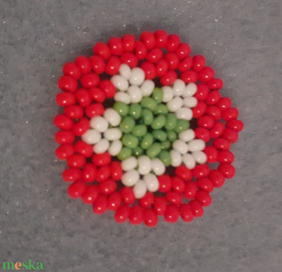 Gyöngykokárda - 5. - ékszer - kitűző és bross - Meska.hu