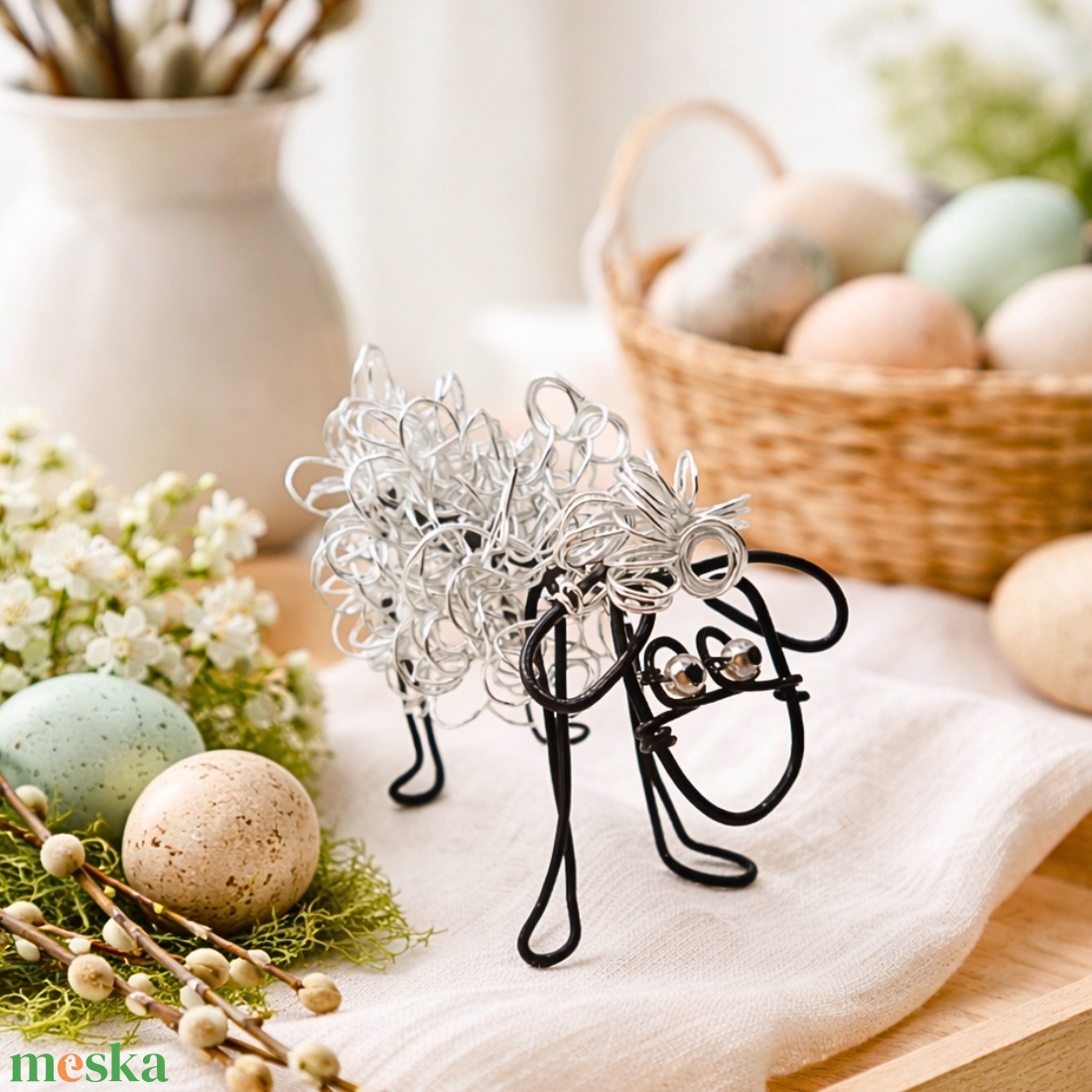 Húsvéti bárány figura drótból- lakásdekoráció - kreatív, kézműves ajándék húsvétra locsolóknak, gyerekeknek, tanároknak - ünnepi díszek, dekorációk - húsvéti díszek és dekorációk - húsvéti asztaldíszek - Meska.hu