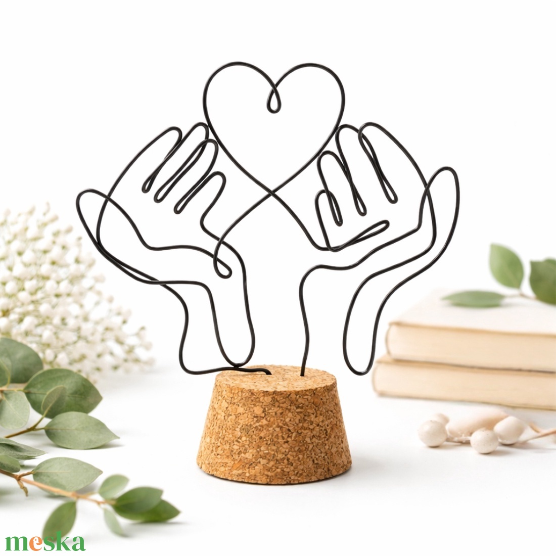 Ballagási búcsúajándék tanároknak, pedagógusoknak, óvónőknek � Szívet tartó kezek drótból - Pedagógusnapra, tanévzáróra - otthon & életmód - dekoráció - asztal és polc dekoráció - asztaldísz - Meska.hu