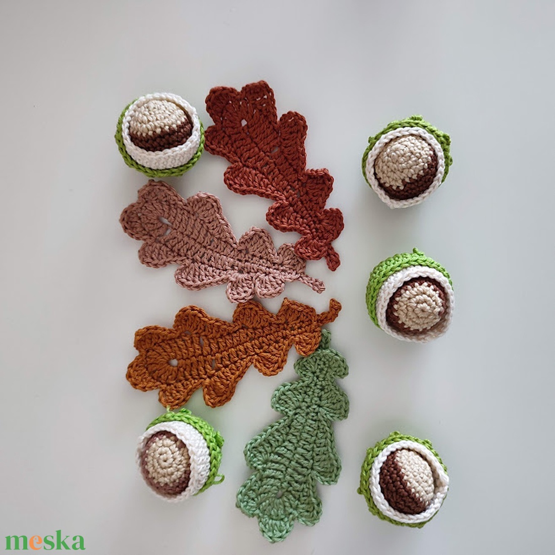 Horgolt tölgyfalevél-dekoráció - esküvő - dekoráció - asztaldísz - Meska.hu