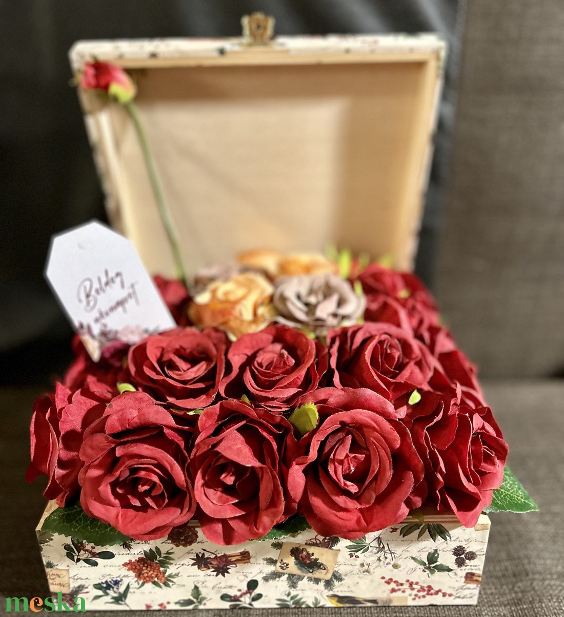 Rózsák díszdobozban - otthon & életmód - dekoráció - virágdísz és tartó - csokor & virágdísz - Meska.hu