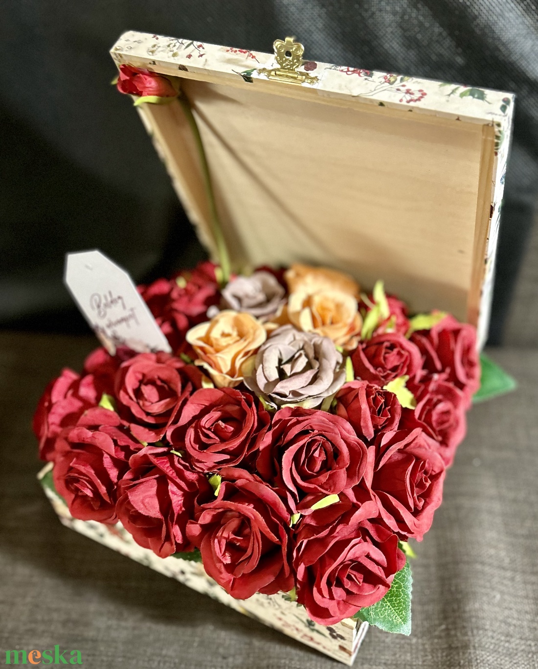 Rózsák díszdobozban - otthon & életmód - dekoráció - virágdísz és tartó - csokor & virágdísz - Meska.hu