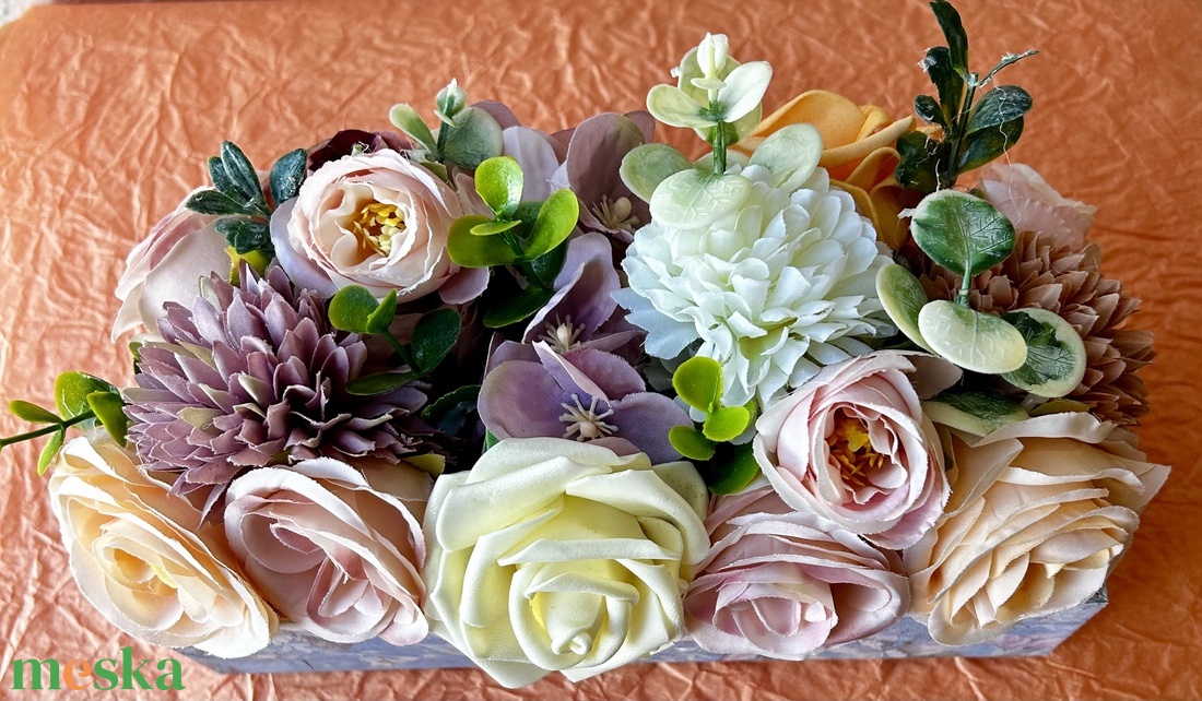 Virágos asztaldisz  - otthon & életmód - dekoráció - virágdísz és tartó - csokor & virágdísz - Meska.hu