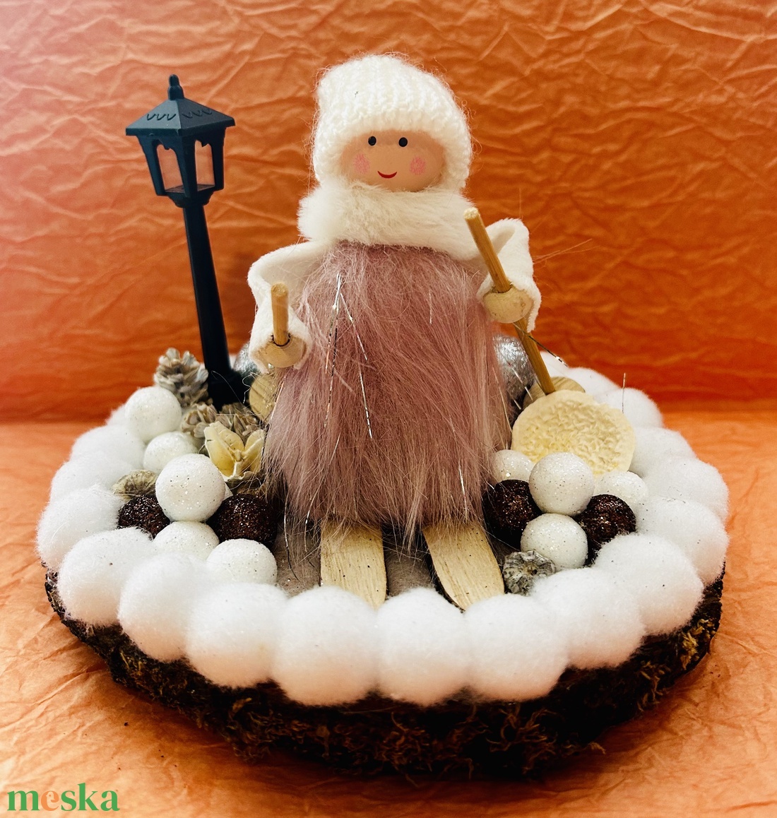 Síelő kislány  - karácsony - karácsonyi lakásdekoráció - karácsonyi lakásdíszek - Meska.hu