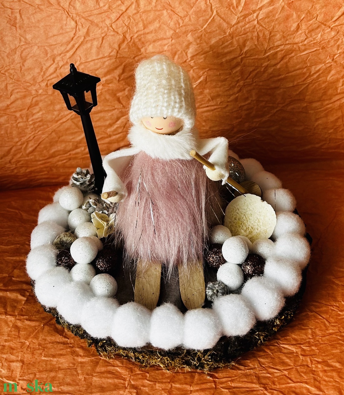 Síelő kislány  - karácsony - karácsonyi lakásdekoráció - karácsonyi lakásdíszek - Meska.hu