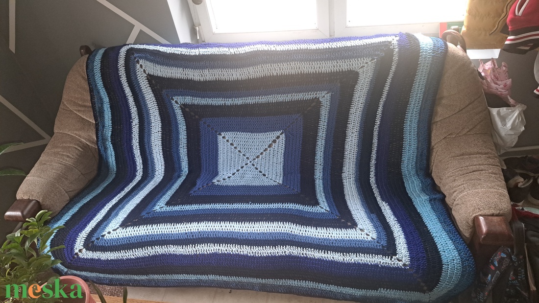 Horgolt négyzet alakú takaró - otthon & életmód - lakástextil - ágytakaró - Meska.hu