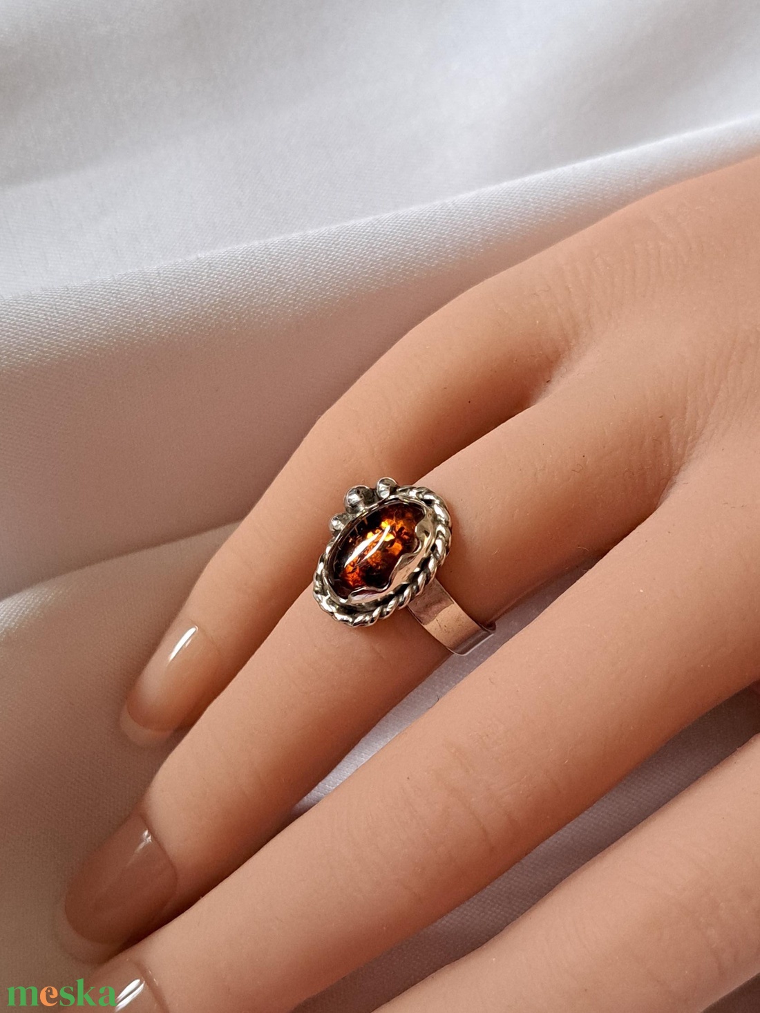 Borostyán ovális gyűrű csavartan - ékszer - gyűrű - statement gyűrű - Meska.hu