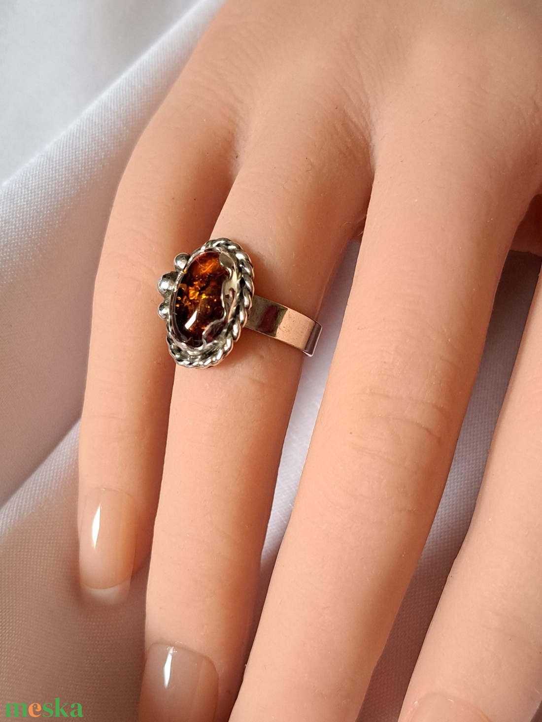Borostyán ovális gyűrű csavartan - ékszer - gyűrű - statement gyűrű - Meska.hu