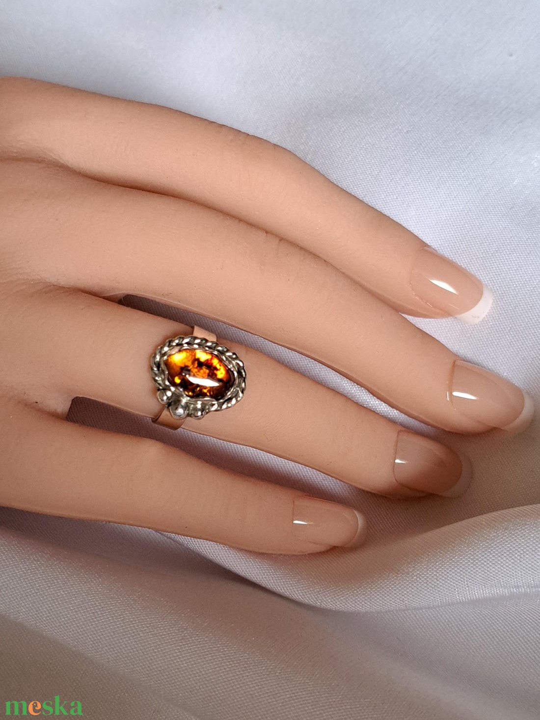 Borostyán ovális gyűrű csavartan - ékszer - gyűrű - statement gyűrű - Meska.hu