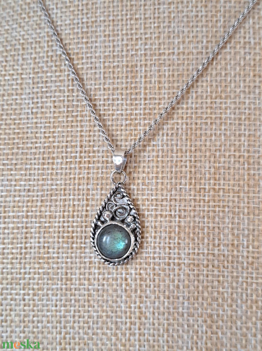 Labradorit medál cseppformájú keretben -  kék fényjátékkal - ékszer - nyaklánc - medál - Meska.hu