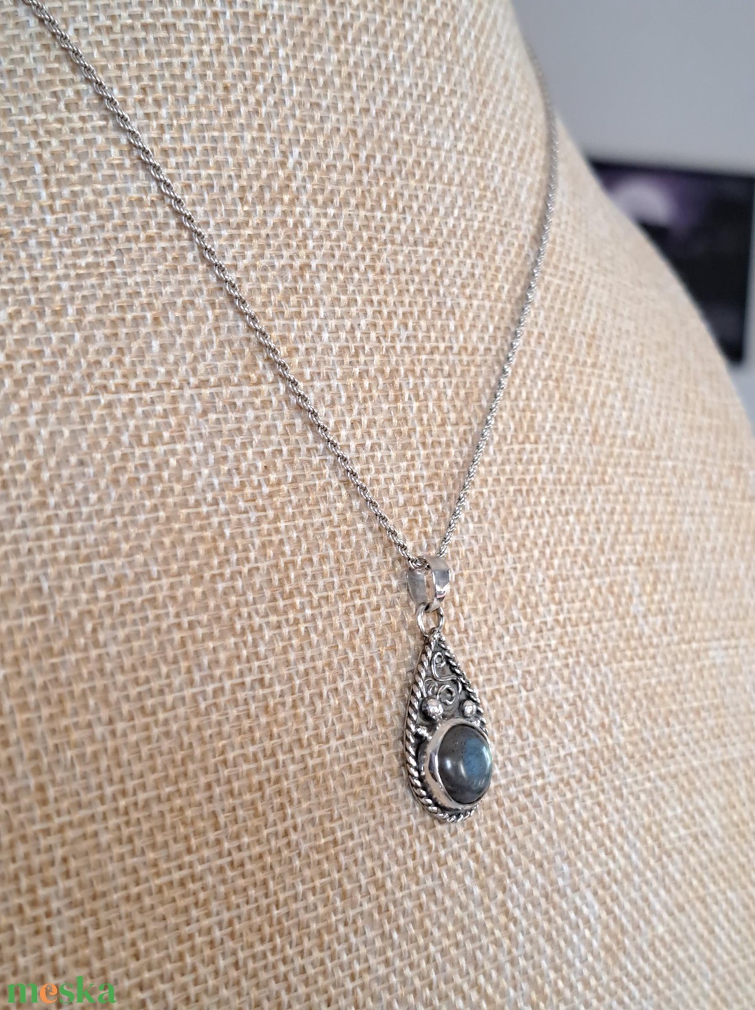 Labradorit medál cseppformájú keretben -  kék fényjátékkal - ékszer - nyaklánc - medál - Meska.hu