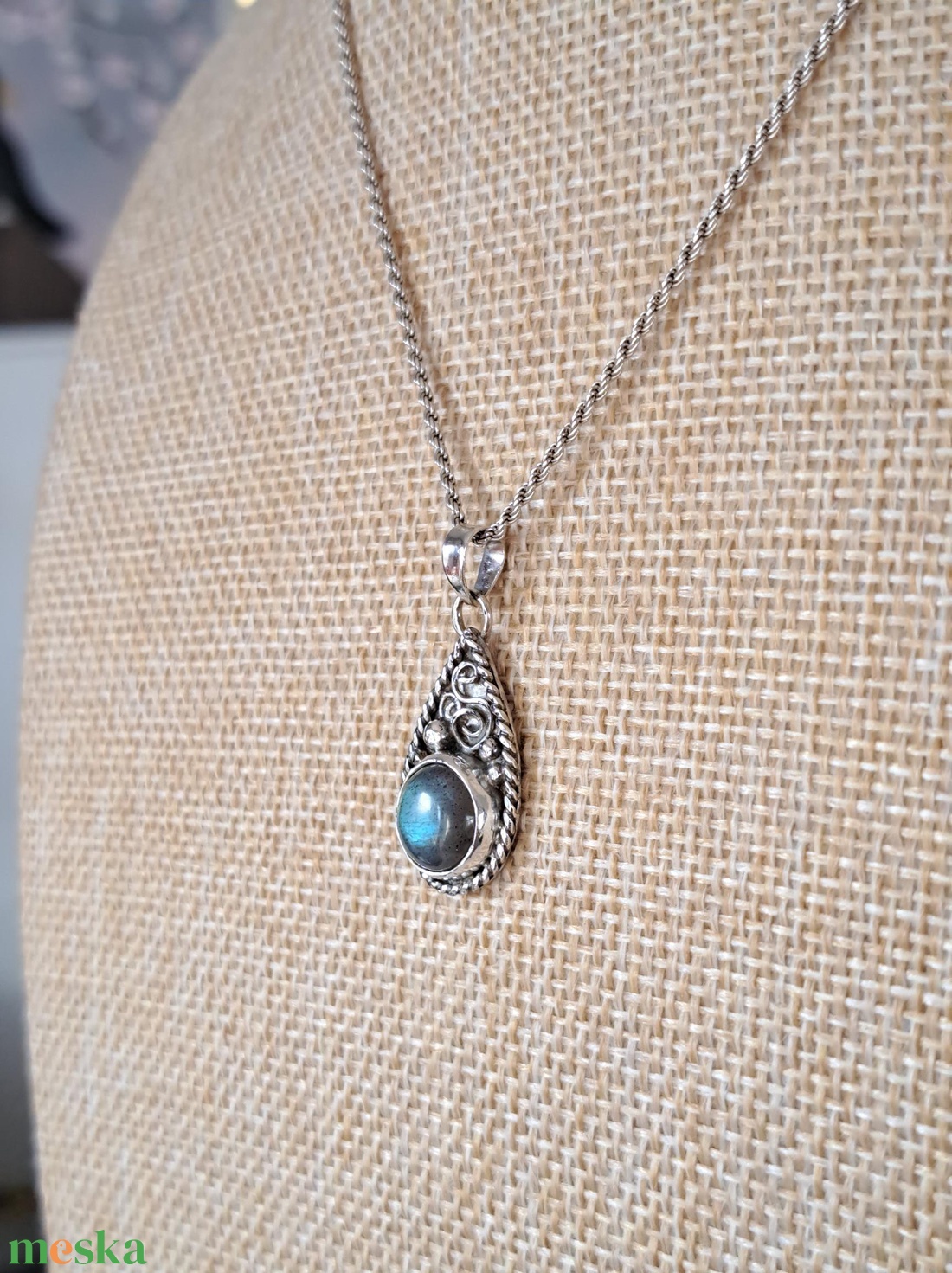 Labradorit medál cseppformájú keretben -  kék fényjátékkal - ékszer - nyaklánc - medál - Meska.hu